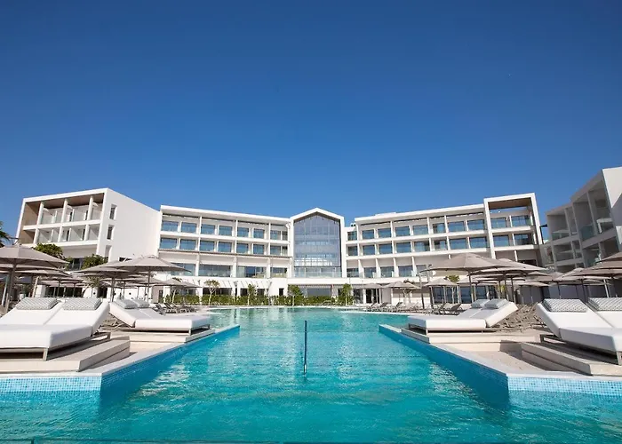 Resort Mare Paphos 5*