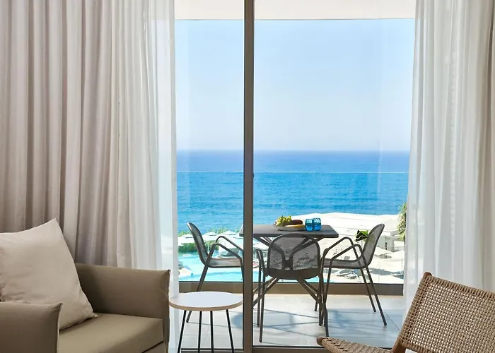 Mare Paphos Rezort 5*